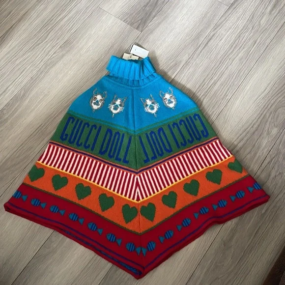 I’m selling this gucci poncho because, my daughter doesn’t like turtle necks. - Picture 2 of 5